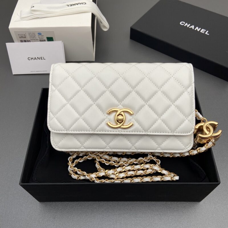 CHANEL 小香进口意大利小羊皮 货号:AP3938 白色羊皮金色五金