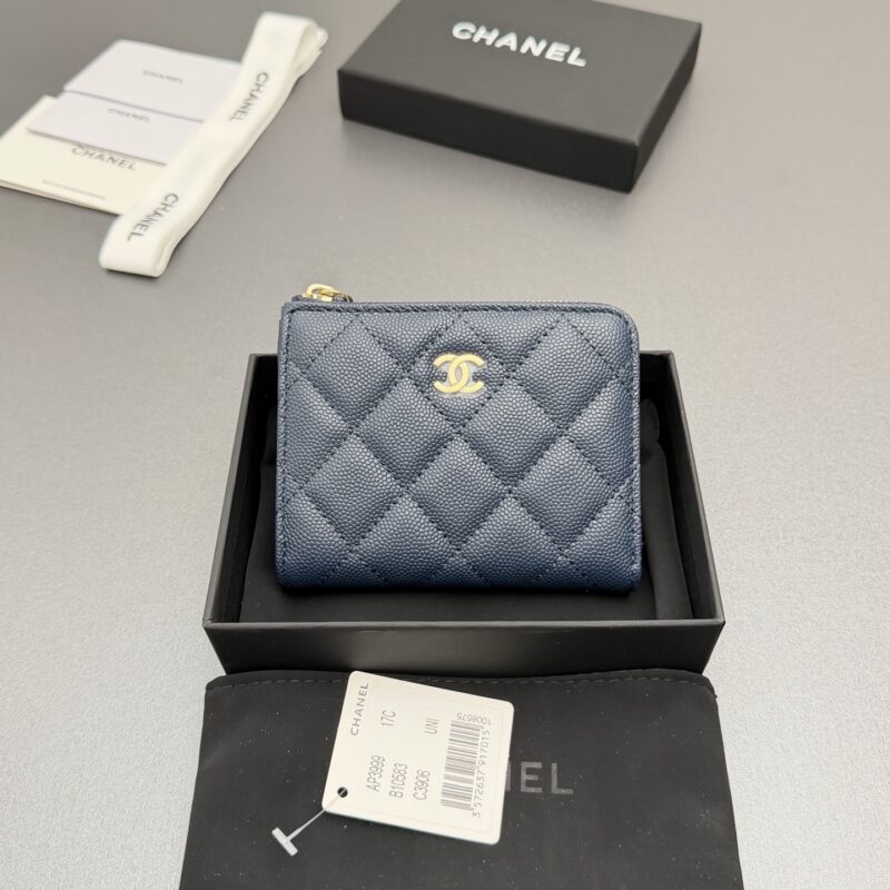 CHANEL 新款係列7字拉链包短款钱包係列货号:AP3999宝蓝色细球纹浅金色五金