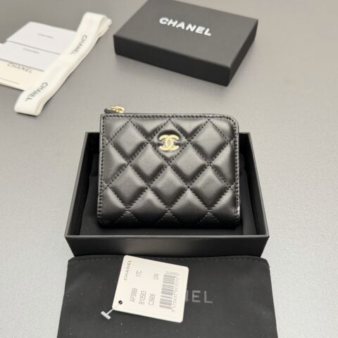 CHANEL 新款係列7字拉链包短款钱包係列货号:AP3999黑色羊皮浅金色五金