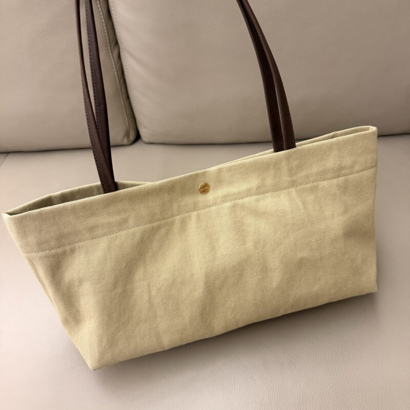 THE ROW Idaho Shoulder Bag 型号:TR1252 卡其帆布/乌木马鞍皮