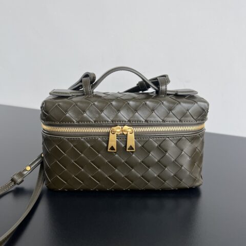 BV Vanity Case 绳带化妆包 789109 深卡其
