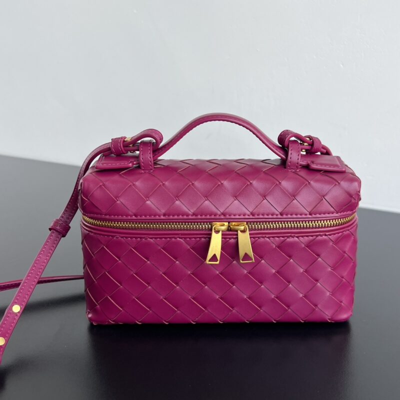 BV  Vanity Case 绳带化妆包 789109浆果红