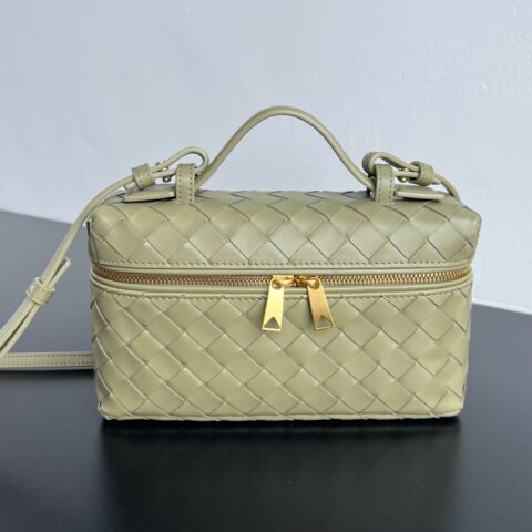 BV  Vanity Case 绳带化妆包 789109洞石绿