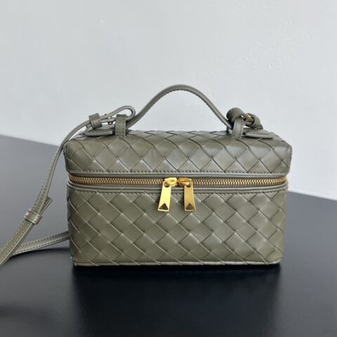 BV  Vanity Case 绳带化妆包 789109柏树绿