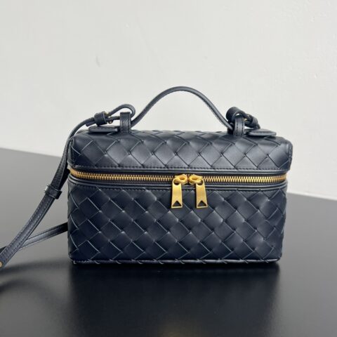 BV  Vanity Case 绳带化妆包 789109夜色
