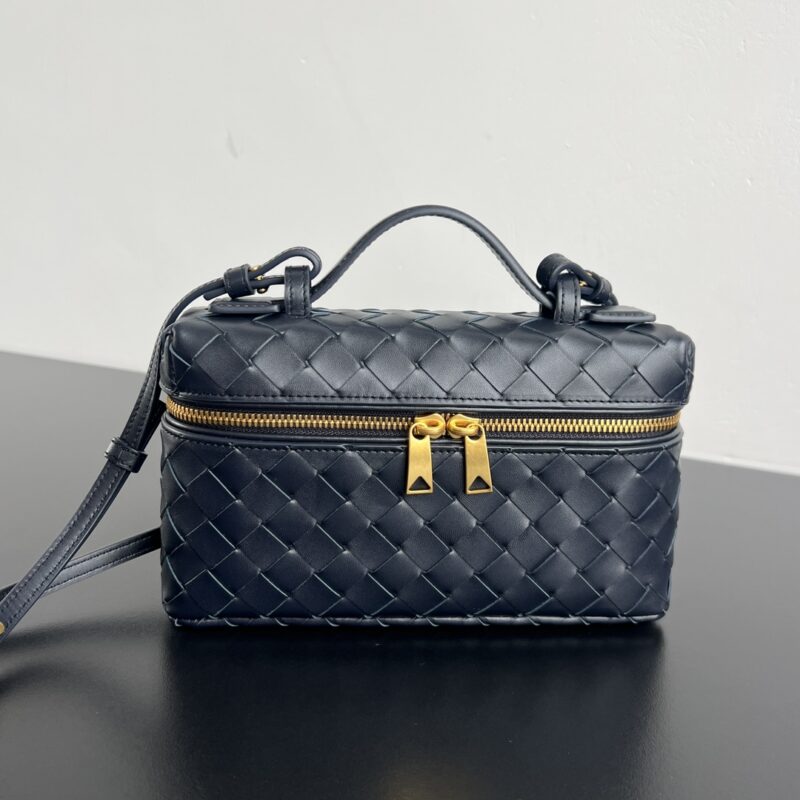 BV  Vanity Case 绳带化妆包 789109夜色