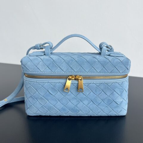 BV  Vanity Case 绳带化妆包 789109反绒浅蓝