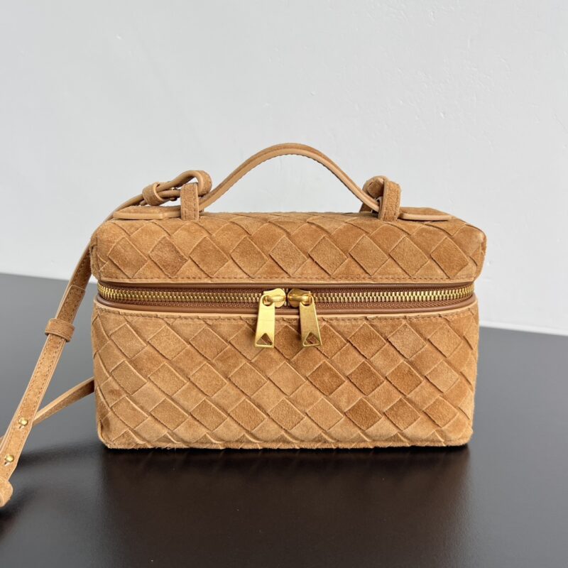 BV  Vanity Case 绳带化妆包 789109反绒琥珀棕