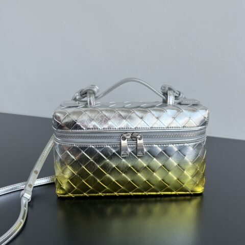 BV  Vanity Case 绳带化妆包 789109渐变色