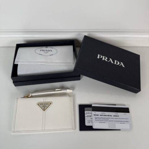 PRADA P家➡️油腊皮卡包，型号：1MC086，男女通用款