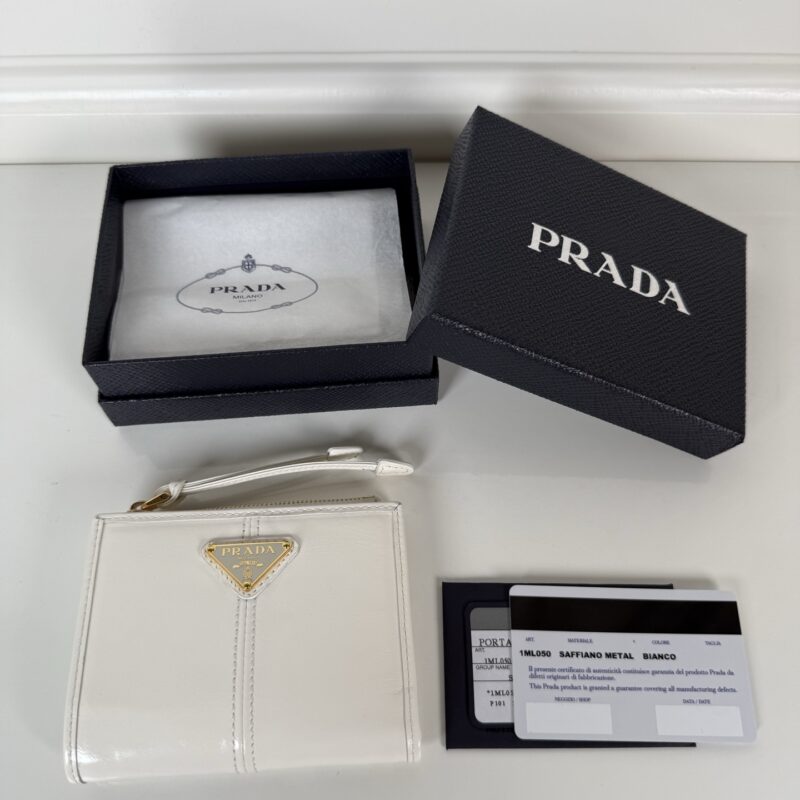 PRADA P家➡️男女通用短款钱包 型号1ML050,白色