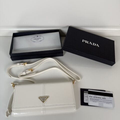 PRADA 这款钱包设计精致实用 1MT036_2CYR_F0003
