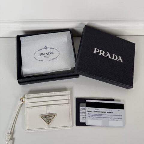 PRADA P家➡️ 男女通用小卡包 型号1MC025 白色