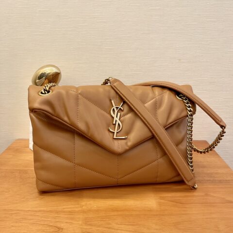 YSL 𝐏𝐮𝐟𝐟𝐞𝐫绗缝小羊皮包 型号：577476 焦糖色