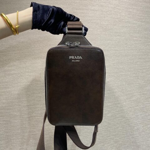 PRADA 新品胸包🎉2VZ106-1