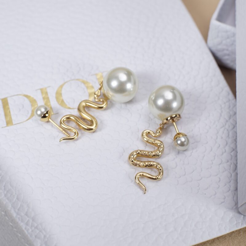 DIOR 蛇年限定珍珠耳钉