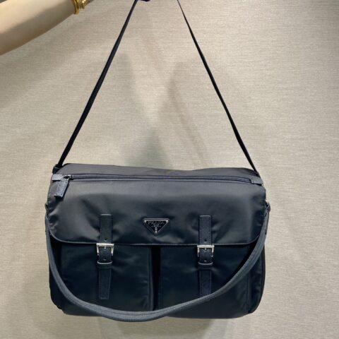 PRADA 新品邮差包🎉🎉2VD072