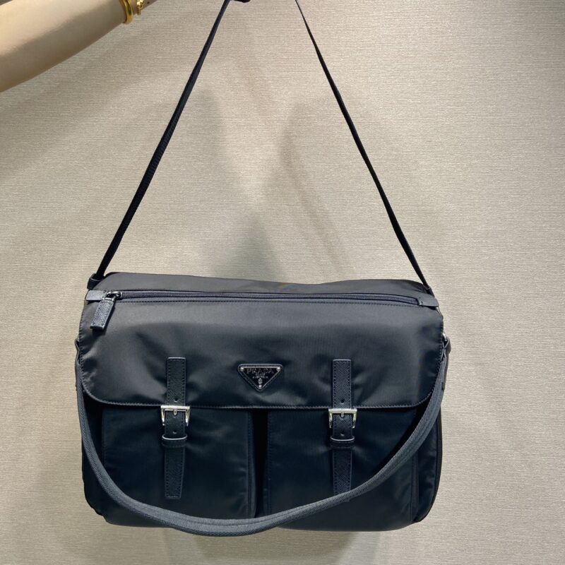 PRADA 新品邮差包🎉🎉2VD072