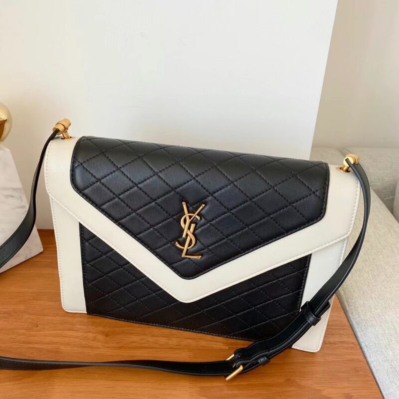 YSL 𝙂𝘼𝘽𝙔 绗缝小羊皮肩背包 型号:668863黑配复古白