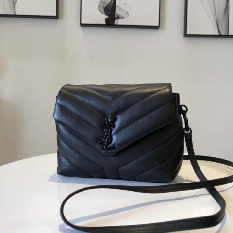 YSL 𝙇𝙤𝙪𝙇𝙤𝙪 𝙔 形挎包 𝟮𝟬𝙘𝙢298715 黑色黑扣
