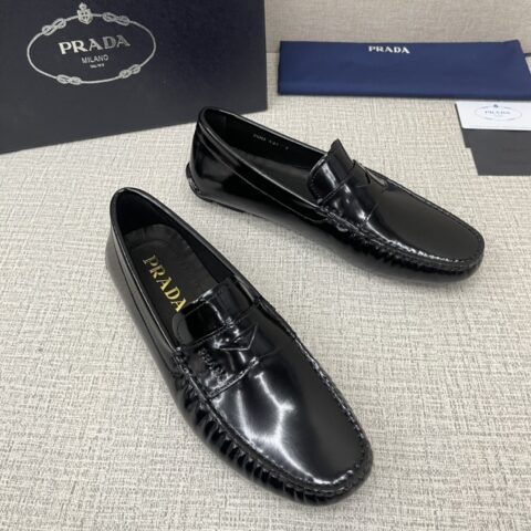 PRADA Saffiano 皮革乐福鞋