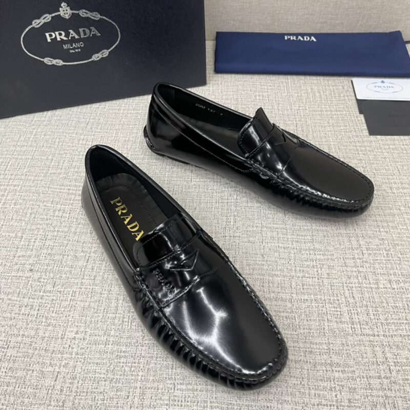 PRADA Saffiano 皮革乐福鞋