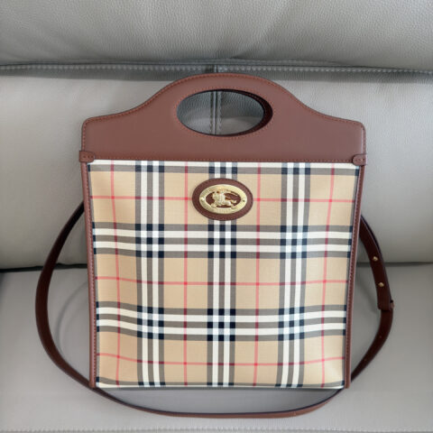 Burberry Pocket 口袋包 型号4321
