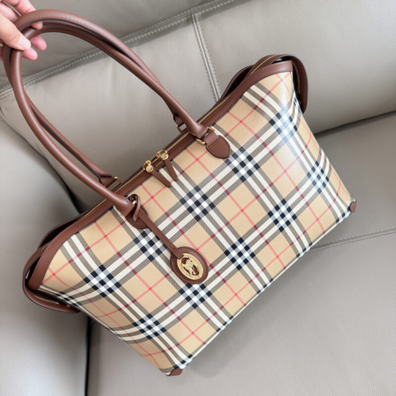 Burberry 新款格纹托特包 型号0351