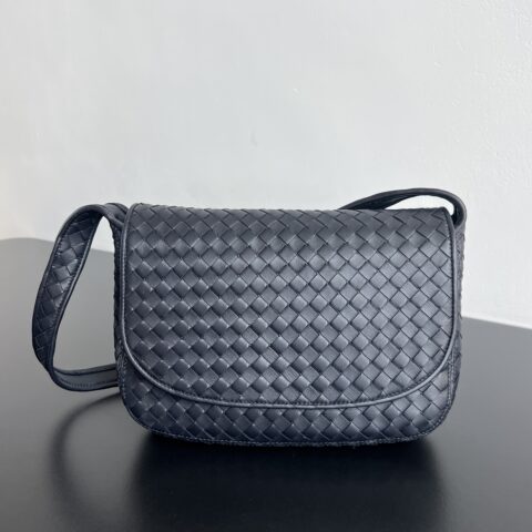 BV 新品 Veneto翻盖斜挎包 843836 夜色