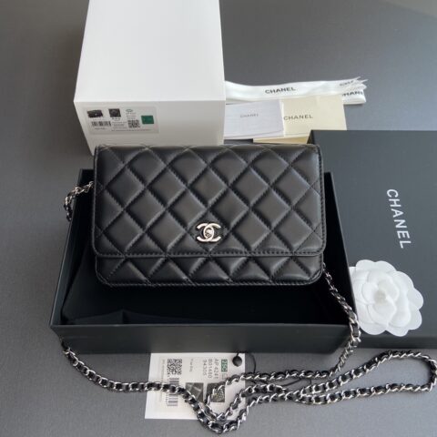 CHANEL 小香进口意大利小羊皮 货号:AP4241黑色羊皮銀色鋼唛
