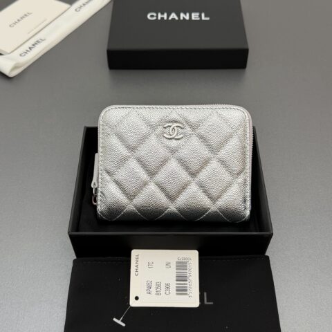CHANEL 新款係列拉链包短款钱包係列 货号:AP4652 银色细球纹浅金色五金