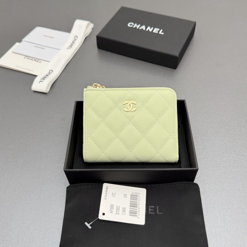CHANEL 新款係列7字拉链包短款钱包係列 货号:AP3999浅绿色细球纹浅金色五金