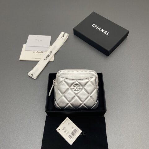 CHANEL 小香小拉链包卡包系列 编号:2061   銀色羊皮銀色五金