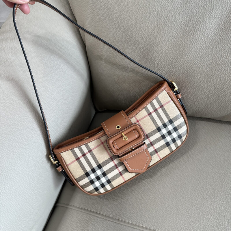 Burberry B家最新意大利制包款 型号5631