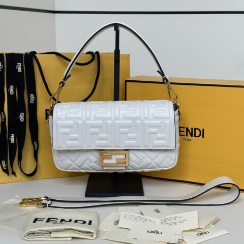 FENDI baguette 款号0135AM