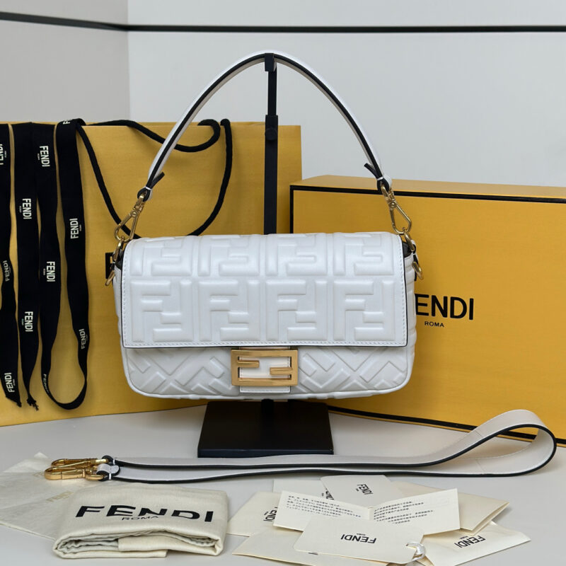 FENDI baguette 款号0135AM