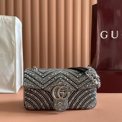 GUCCI GG Marmont系列 型号：837267黑色/水晶