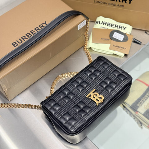 Burberry B家最新精巧别致的绗缝时装秀款「Lola - 萝纳包」型号2091