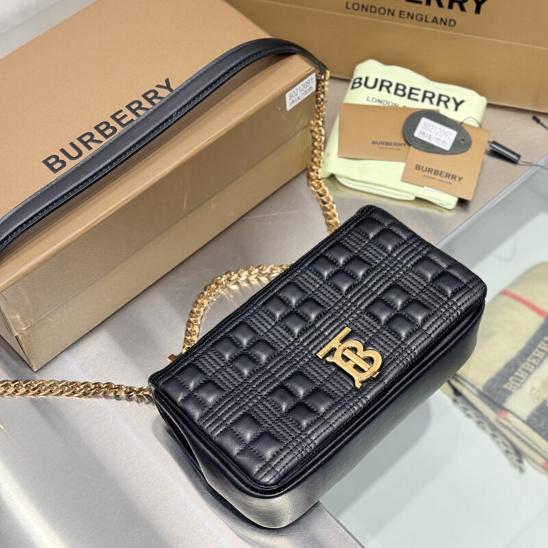 Burberry B家最新精巧别致的绗缝时装秀款「Lola - 萝纳包」型号2091