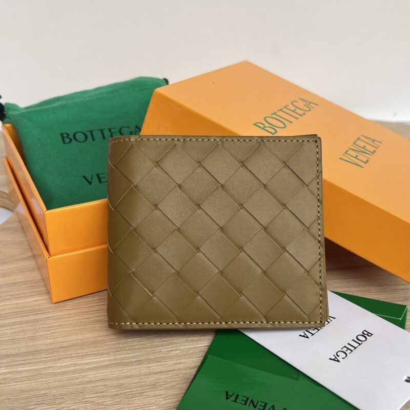 BV 中宽编织短夹 605721焦糖