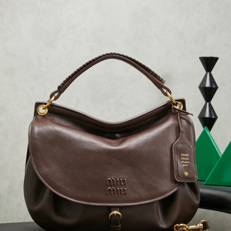 MIUMIU Rendez-vous皮革包袋 5BC219	石楠木