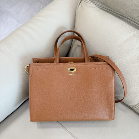 Burberry B家新款托特包 型号3431棕色