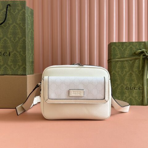 GUCCI GG斜挎包 款号795464 FACU5 1000