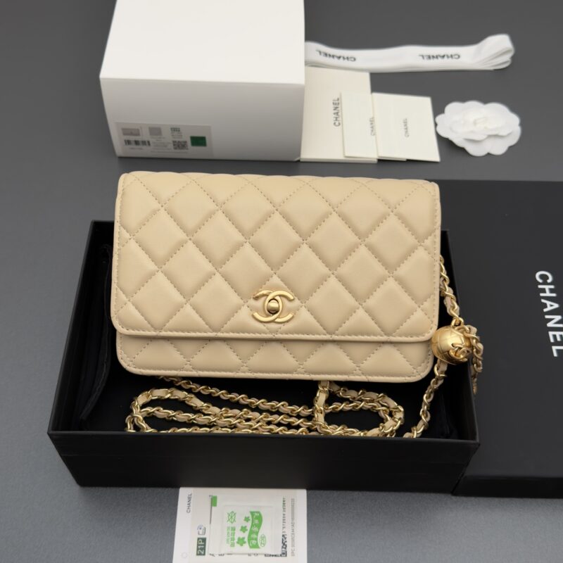 CHANEL 小香进口意大利羊皮 货号:AP1450 杏色羊皮金色五金