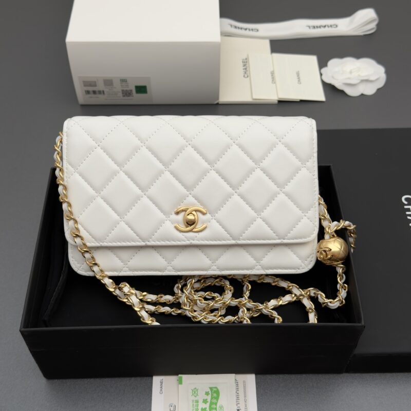 CHANEL 小香进口意大利羊皮 货号:AP1450 白色羊皮金色五金