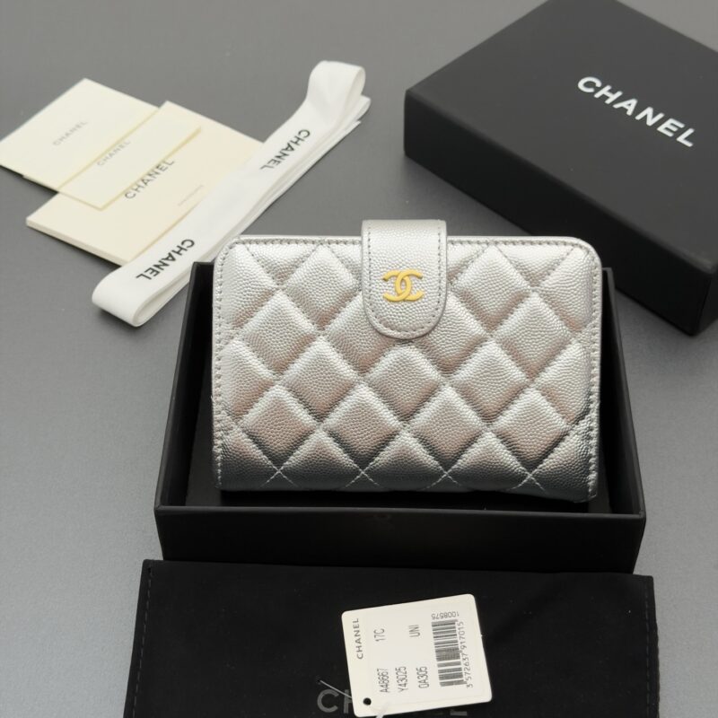 CHANEL 小香进口意大利颗粒小牛皮  货号:A48667 银色球纹金色钢唛