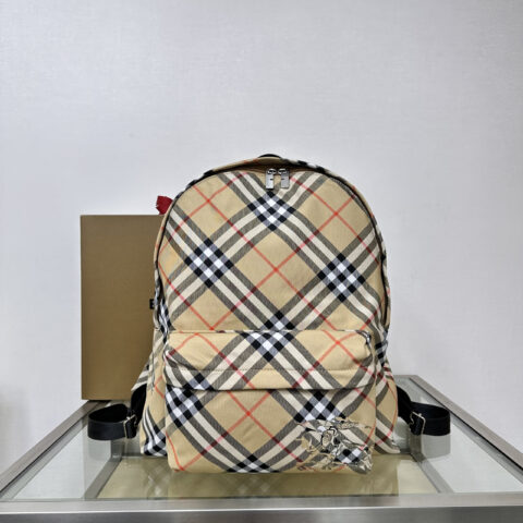 Burberry B家最新双肩包 型号3121沙色格