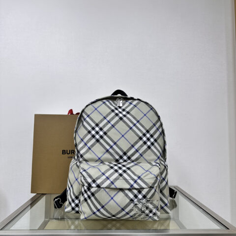 Burberry B家最新双肩包 型号3121青台色