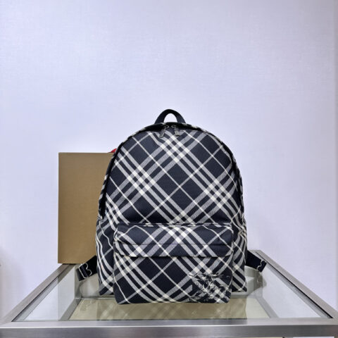 Burberry B家最新双肩包 型号3121
