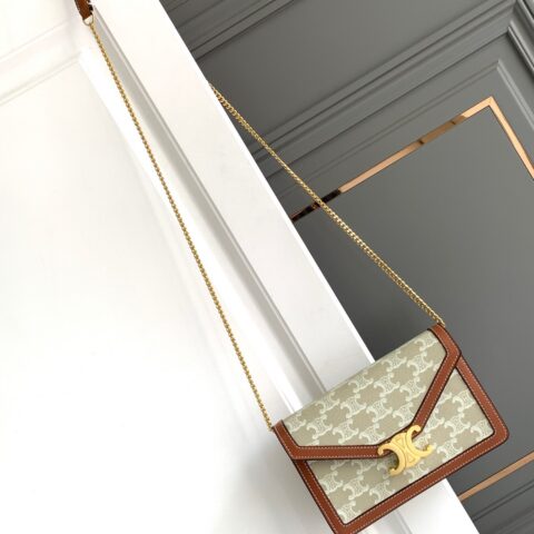 CELINE 全新链条老花牛皮革信封包 型号：10J733